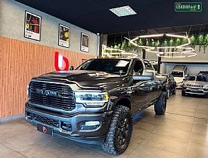 Ram 3500 Laramie Night Edition CD 6.7 4x4 Turbo Diesel