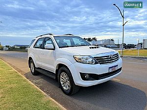 Hilux SW4 SR D4-D 3.0 4x4 TDI Automático Diesel