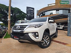 Hilux SRX CD 2.8 4x4 TDI Automático Diesel 7 lugares