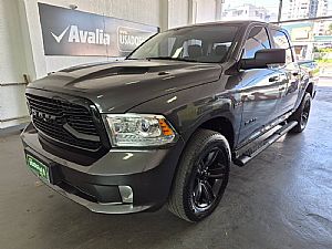 Ram Classic Laramie Night Edition 5.7 4x4 Automático 2022/2022 em Cuiabá - MT