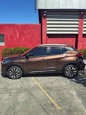 Kicks Sv 1.6 Automático Flexstar 2017/2018 em Várzea Grande - MT