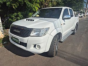 Hilux Cd 4x4 Std Mecanico Diesel 2015/2015 em Cuiabá - MT