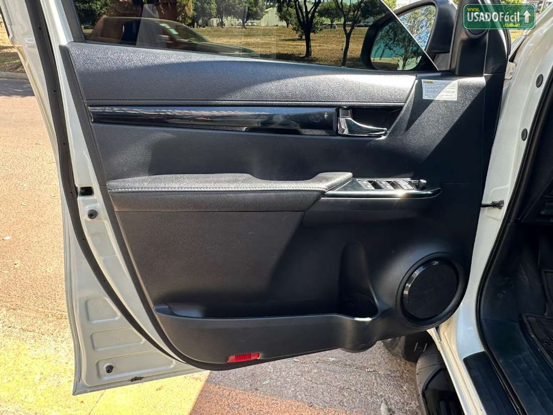 Toyota Hilux SRX CD 2.8 4x4 TDI Automático Diesel 2019/2020 — foto 4 de 17
