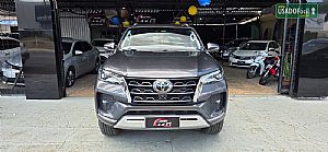 Hilux Sw4 Srx 2.8 4x4 Tdi Automático Diesel 2023/2024 em Sorriso - MT