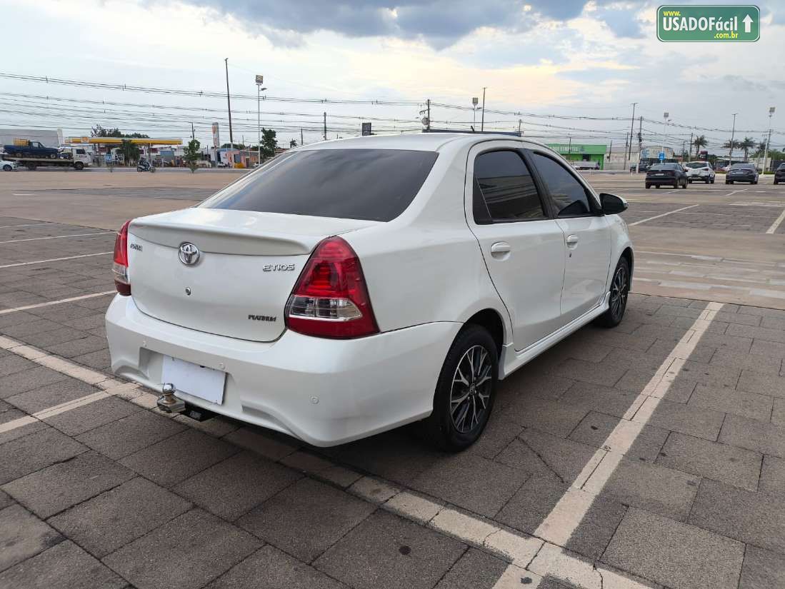 Toyota Etios Sedan Platinum 1.5 Automático Flex 2016/2017 — foto 3 de 11
