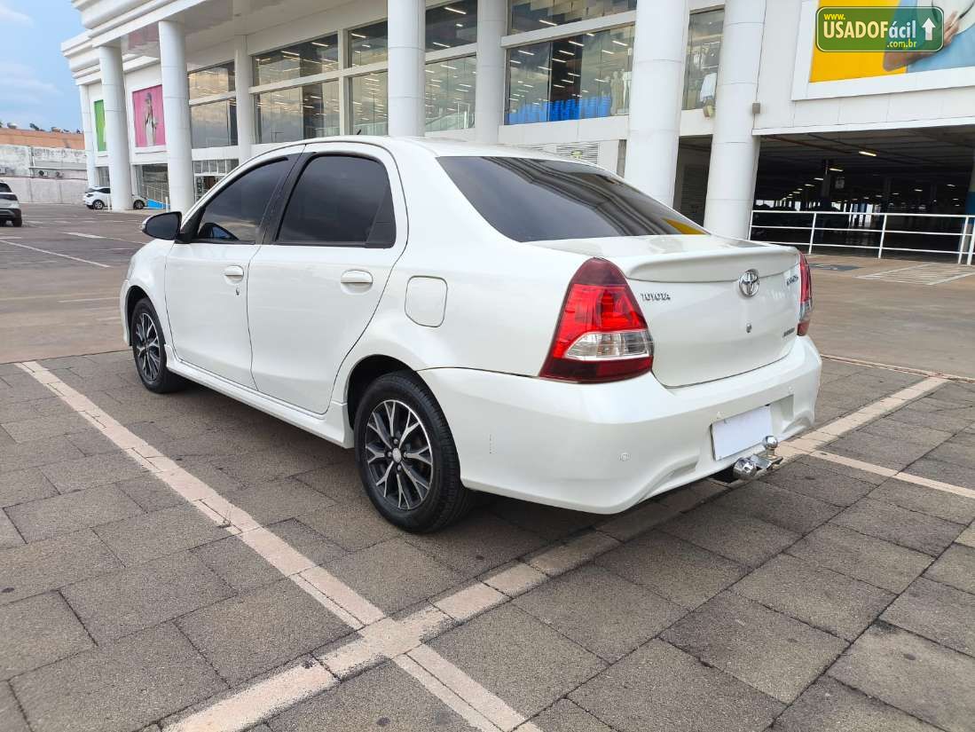 Toyota Etios Sedan Platinum 1.5 Automático Flex 2016/2017 — foto 4 de 11