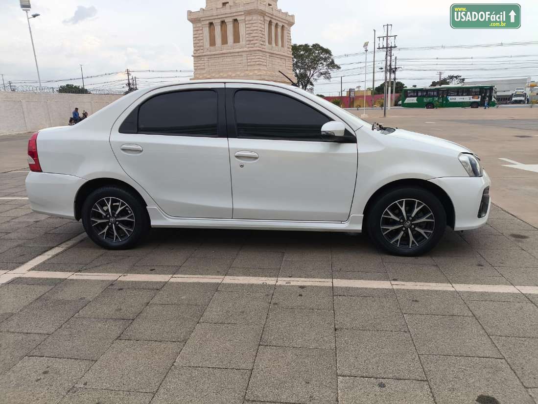 Toyota Etios Sedan Platinum 1.5 Automático Flex 2016/2017 — foto 5 de 11