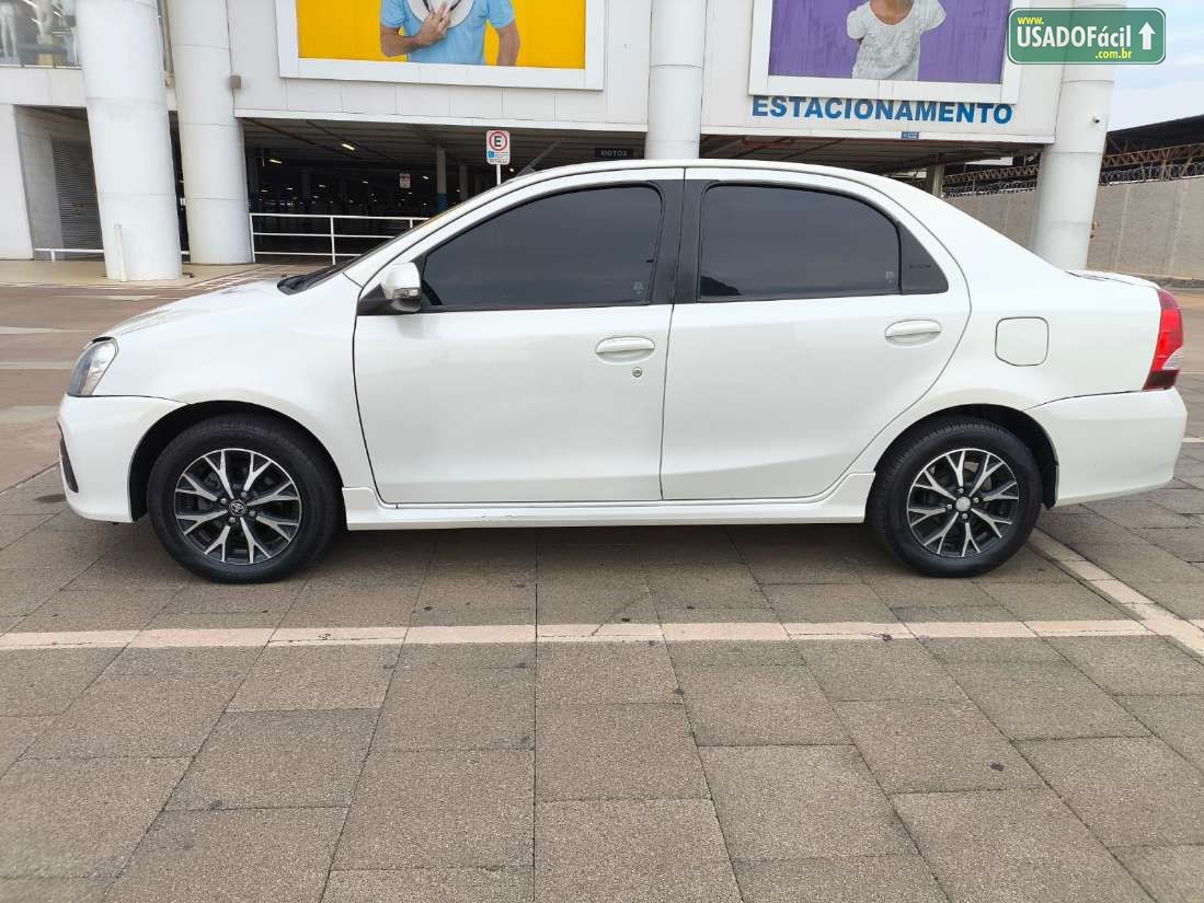 Toyota Etios Sedan Platinum 1.5 Automático Flex 2016/2017 — foto 6 de 11