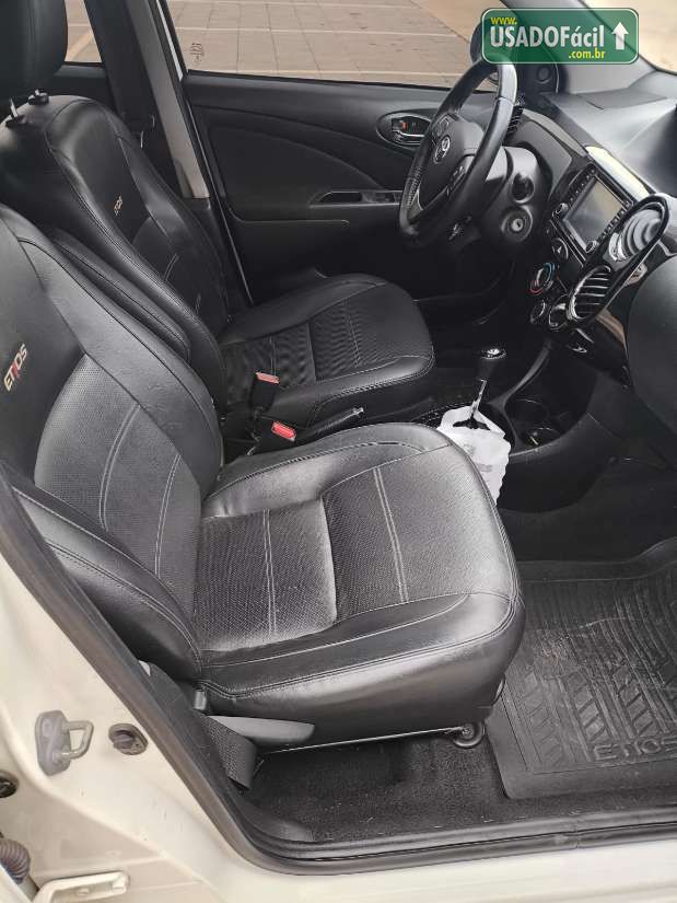 Toyota Etios Sedan Platinum 1.5 Automático Flex 2016/2017 — foto 9 de 11