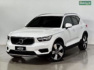 VOLVO XC40 T4 MOMENTUM