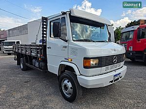 Mercedes 710 Plus 2p (diesel) 2010/2011 em Cuiabá - MT