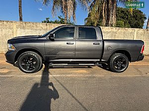 Ram Classic Laramie Night Edition 5.7 4x4 Automático 2023/2023 em Sorriso - MT