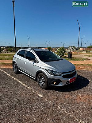 Onix Hatch Activ 1.4 Automático Flex 2017/2017 em Mirassol D`oeste - MT