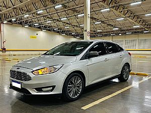 Focus Sedan 2.0 Automático Flex 2015/2016 em Cuiabá - MT