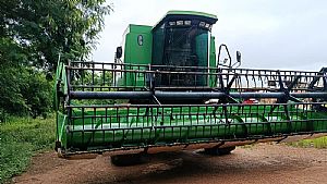 Máquina Colhedeira John Deere