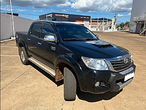 Hilux Srv Cd D4-d 3.0 4x4 Tdi Automático Diesel 2011/2012 em Tangará da Serra - MT