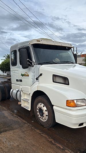 Volvo Nh-12 380 6x2 2p Diesel 2002/2002 em Campo Novo do Parecis - MT