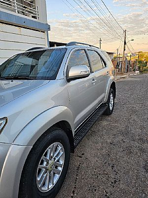 Hilux Sw4 Srv D4-d 3.0 4x4 Tdi Automático Diesel 2012/2013 em Cuiabá - MT