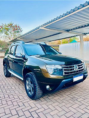 Duster Techroad 2.0 4x2 Manual 6 Marchas 2013/2014 em Cuiabá - MT