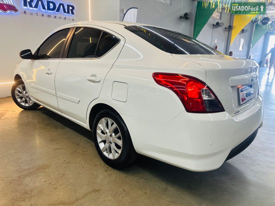 Nissan Versa SV 1.6 Automático FlexStart 2016/2017 — foto 4 de 16