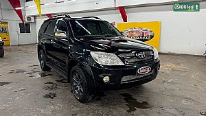 Hilux Srv Cd D4-d 3.0 4x4 Tdi Automático Diesel 2008/2008 em Cuiabá - MT