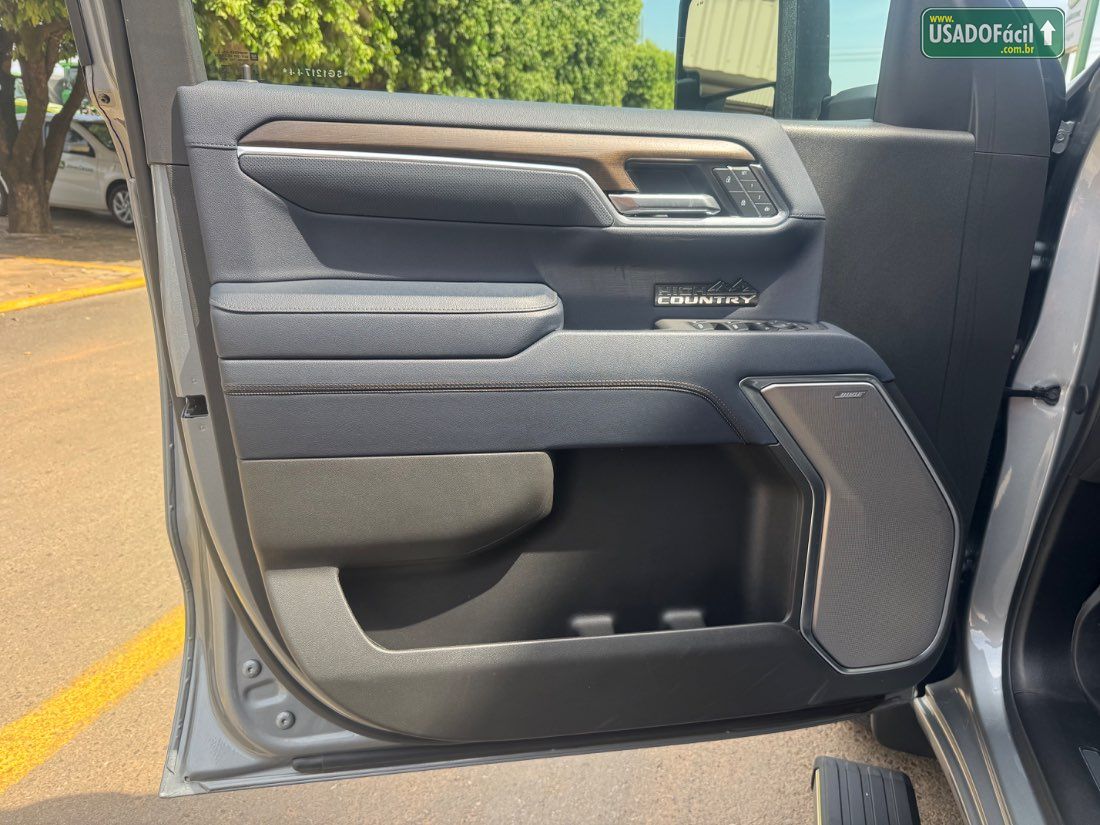 CHEVROLET/GM Silverado High Country 5.3 V8 AWD Automático 2024/2025 — foto 24 de 31
