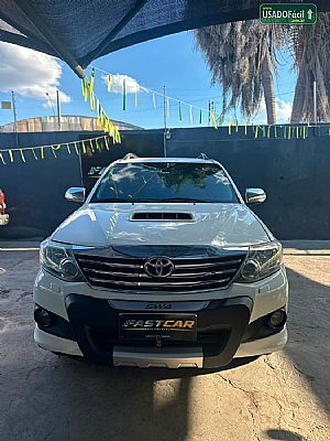 Hilux SR CD D4-D 3.0 4x4 TDI Automático Diesel