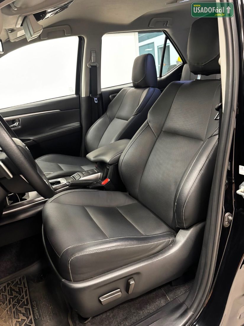 Toyota Hilux SW4 SRX Platinum 2.8 4x4 Turbo Automático Diesel 2023/2024 — foto 16 de 24