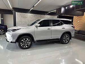 Hilux Sw4 Srx Platinum 2.8 4x4 Turbo Automático Diesel 2025/2026 em Londrina - PR