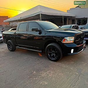 Ram Classic Laramie 5.7 Cd V8 4x4 2022/2022 em Cuiabá - MT