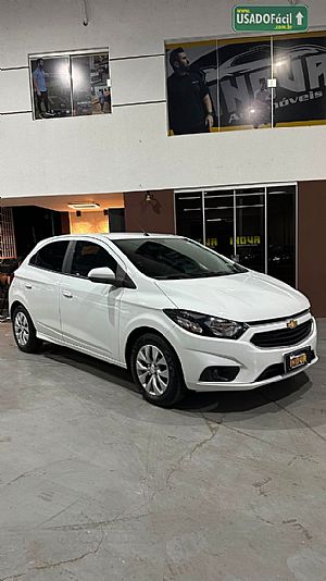 Onix Hatch Lt 1.0 Mecânico Flex 2017/2017 em Cuiabá - MT