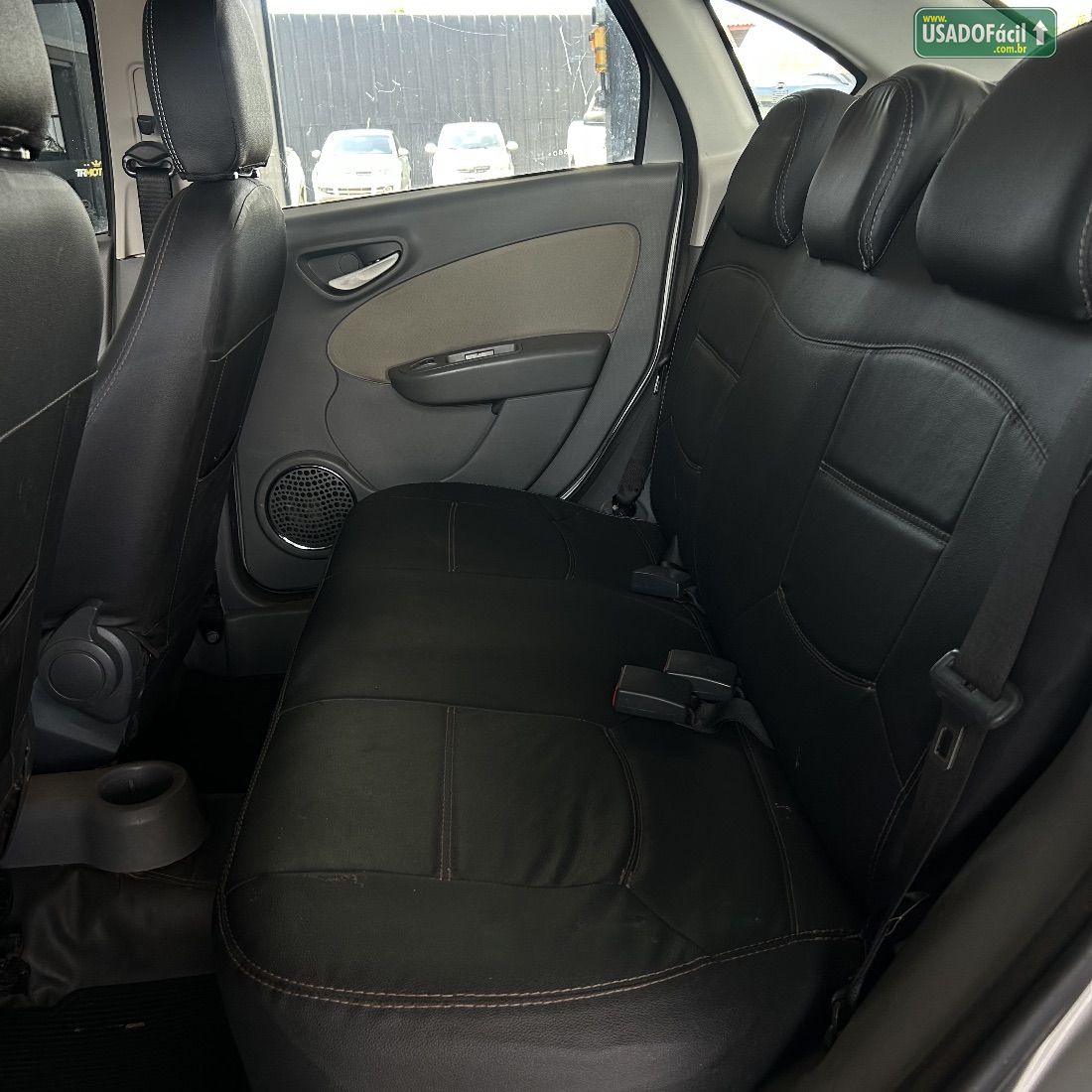 Fiat Grand Siena Essence 1.6 Flex 2016/2017 — foto 9 de 10