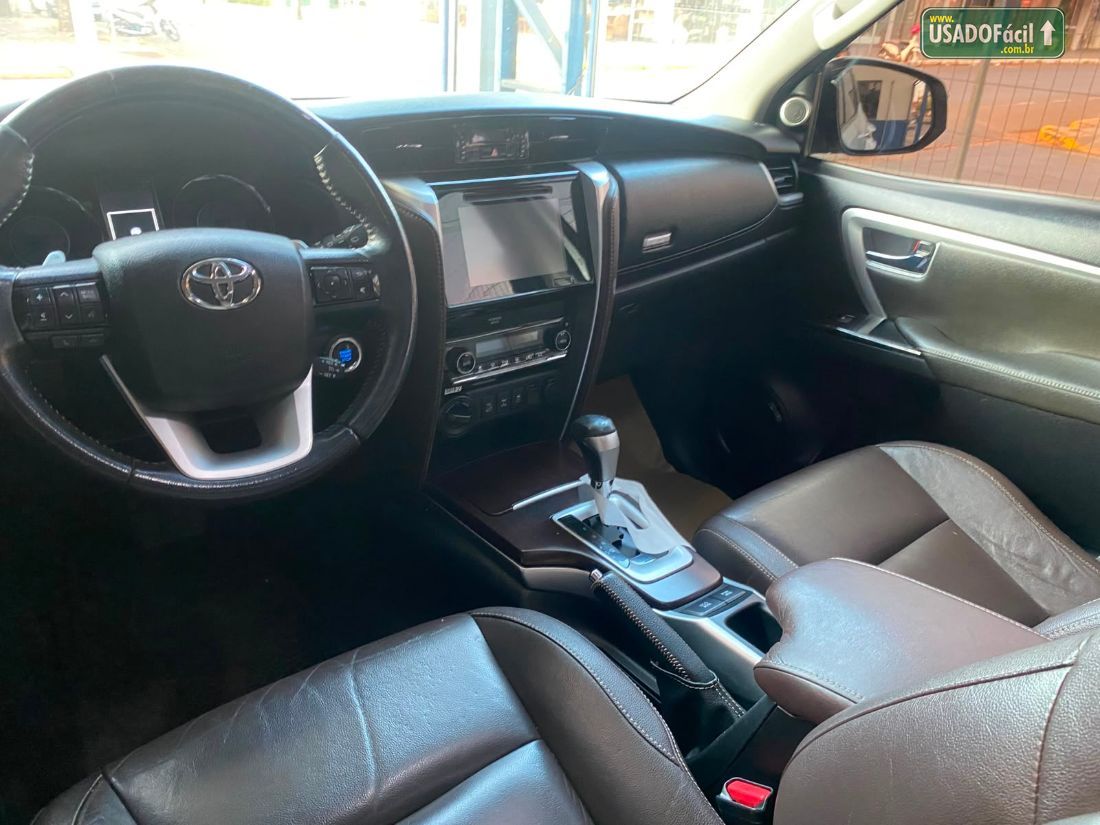 Toyota Hilux SW4 SRX 2.8 4x4 TDI Automático Diesel 2017/2017 — foto 10 de 17