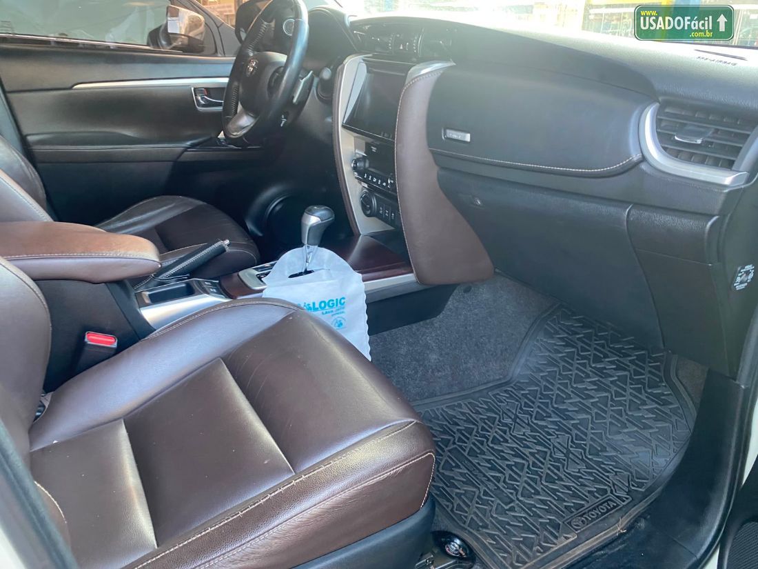 Toyota Hilux SW4 SRX 2.8 4x4 TDI Automático Diesel 2017/2017 — foto 12 de 17