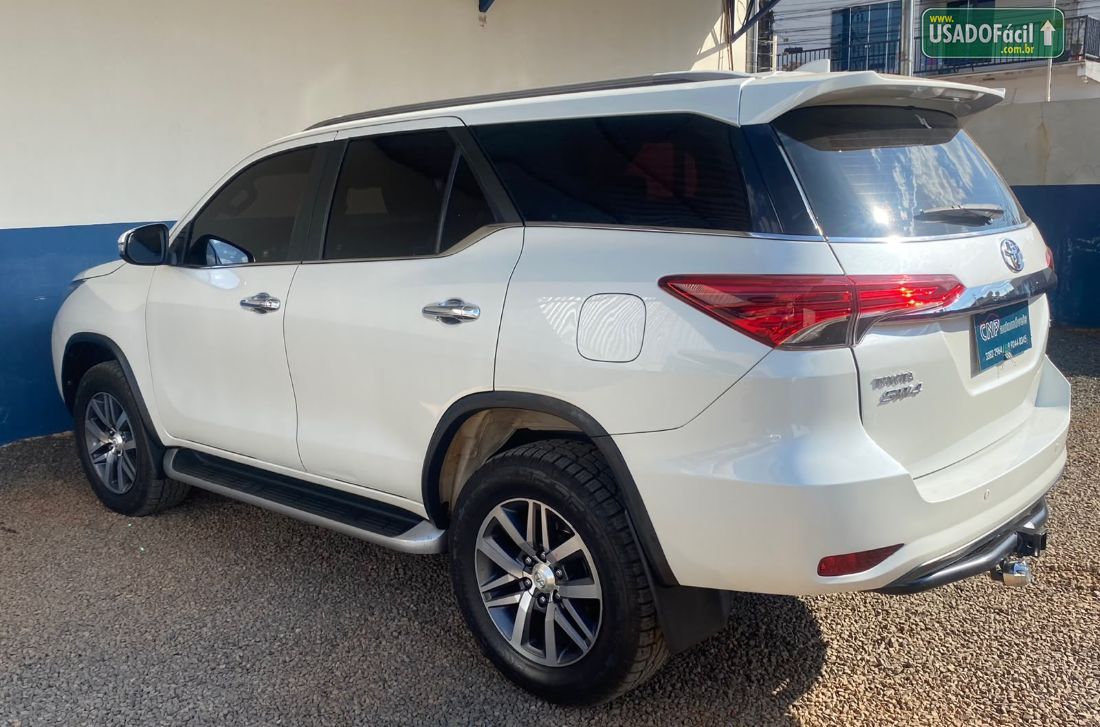 Toyota Hilux SW4 SRX 2.8 4x4 TDI Automático Diesel 2017/2017 — foto 4 de 17