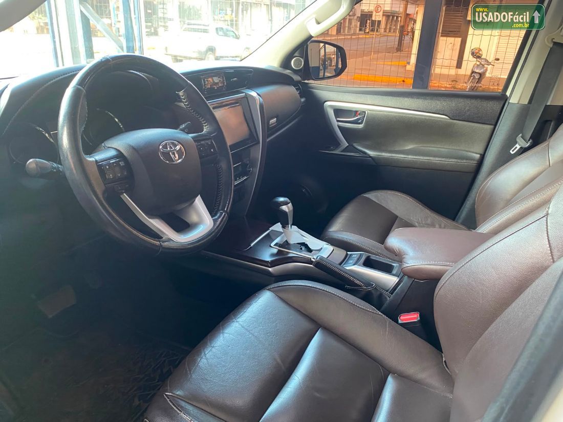Toyota Hilux SW4 SRX 2.8 4x4 TDI Automático Diesel 2017/2017 — foto 9 de 17