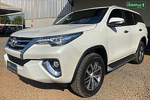 Hilux Sw4 Srx 2.8 4x4 Tdi Automático Diesel 2017/2017 em Campo Novo do Parecis - MT
