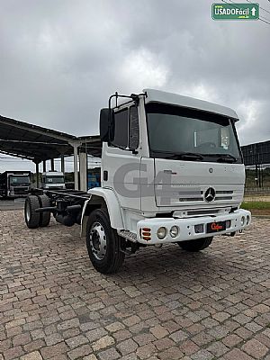 1215 C 2p (diesel) 2002/2002 em Campo Largo - PR