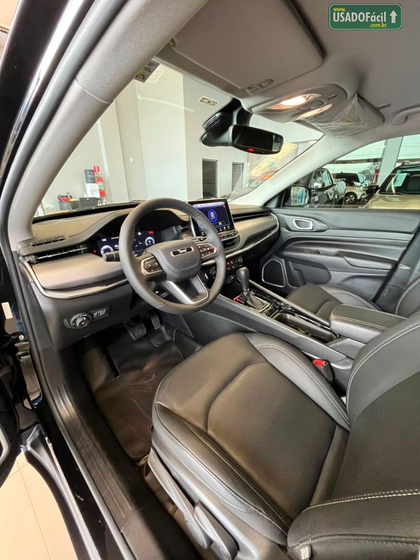 Jeep Compass Longitude Night Eagle 1.3 4x2 Automático Flex 2025/2026 — foto 8 de 10