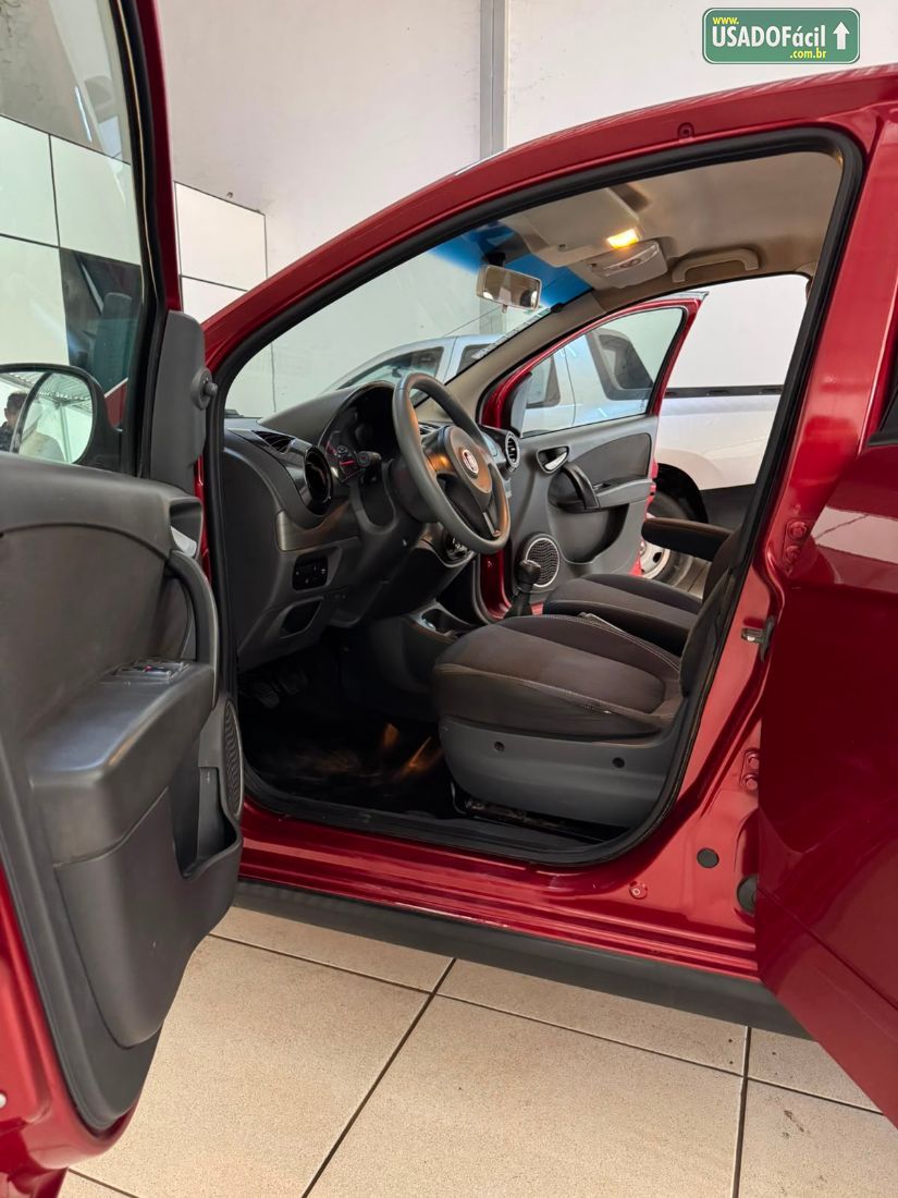 Fiat Grand Siena Attractive 1.4 Evo Fire Flex 2014/2015 — foto 6 de 11