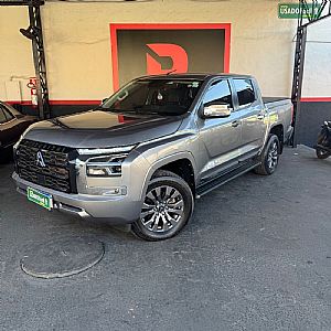 Triton Hpe Cd 2.4 4x4 Turbo Automático Diesel 2025/2026 em Várzea Grande - MT