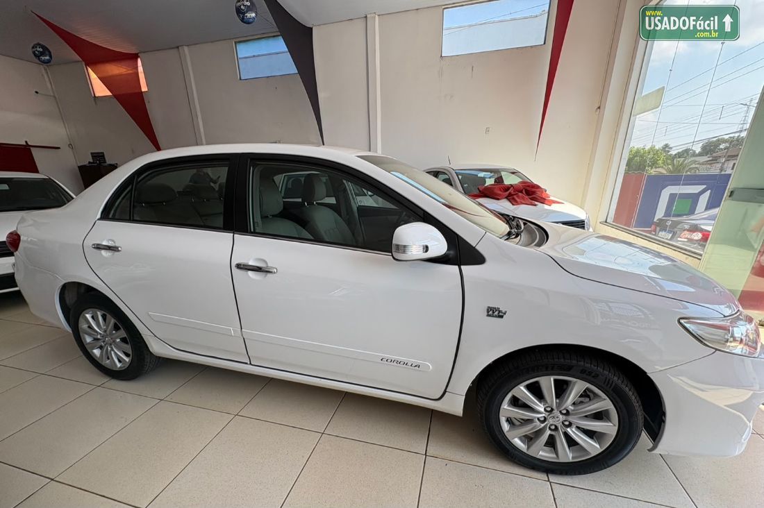 Toyota Corolla Altis 2.0 Automático Flex 2013/2014 — foto 6 de 10