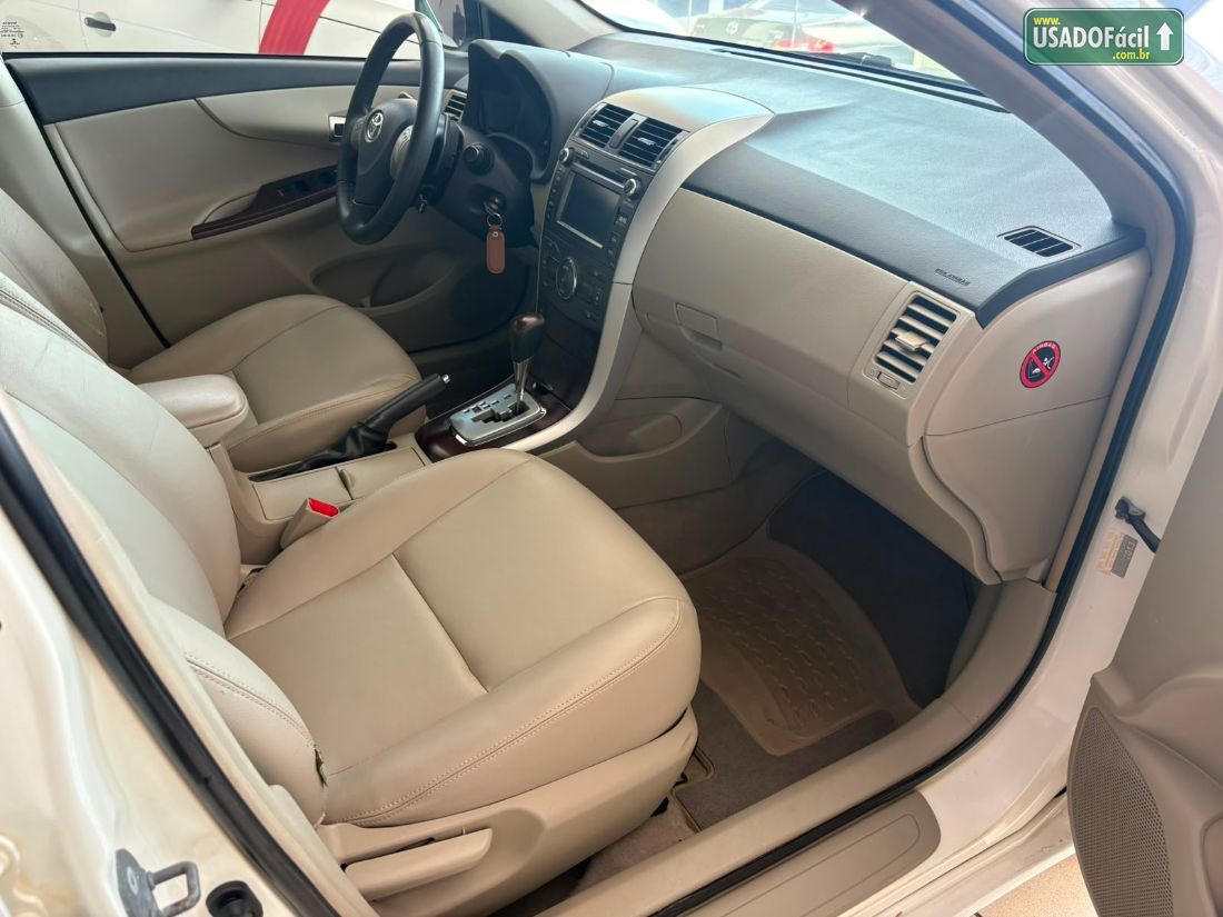 Toyota Corolla Altis 2.0 Automático Flex 2013/2014 — foto 8 de 10