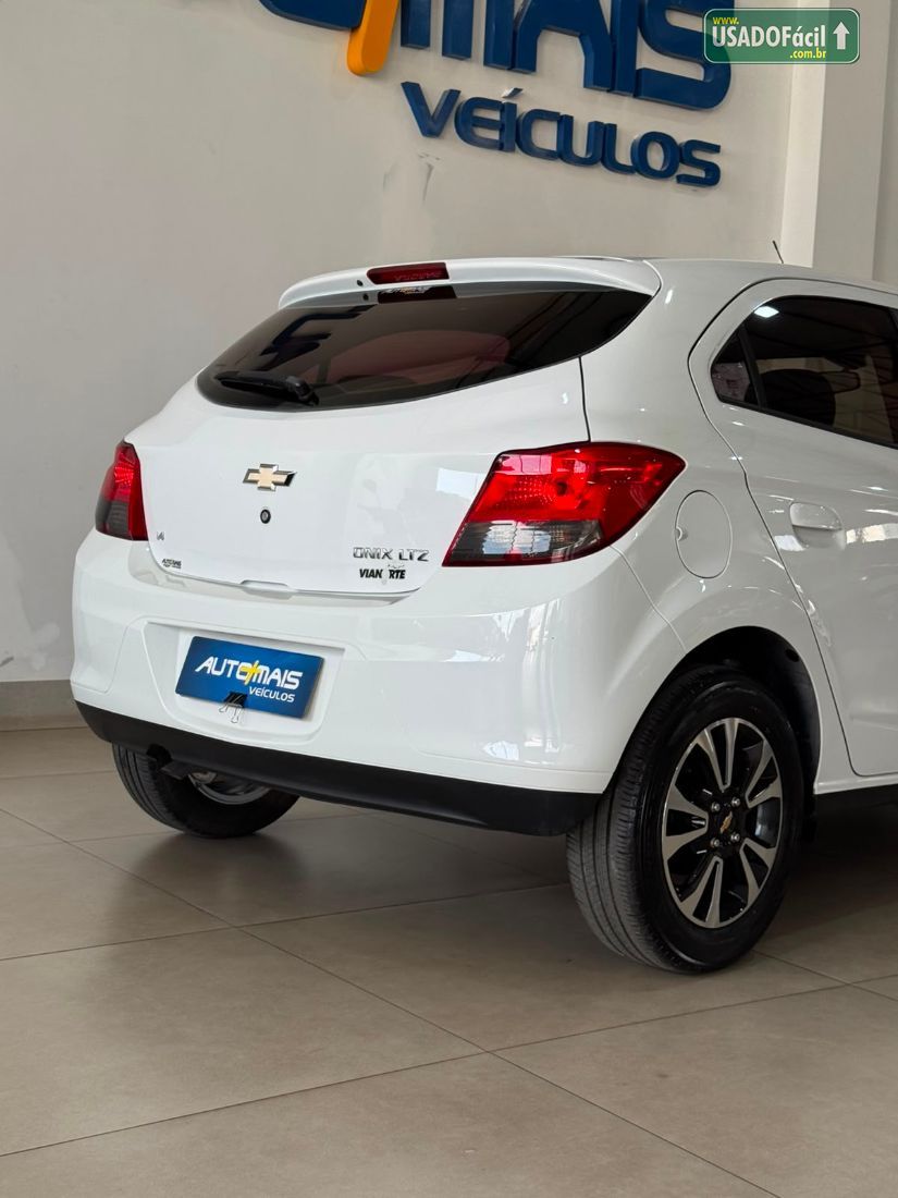 CHEVROLET/GM Onix Hatch LTZ 1.4 Mecânico Flex 2013/2014 — foto 10 de 15