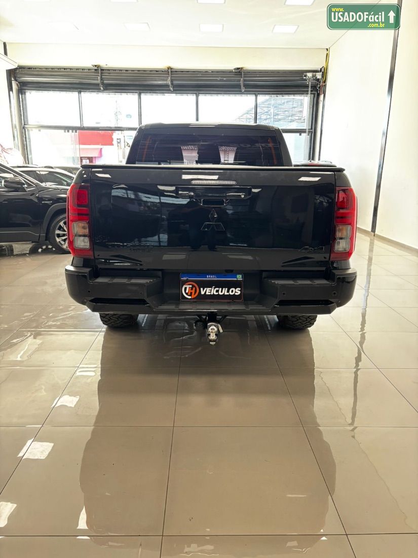 MITSUBISHI Triton HPE-S CD 2.4 4x4 Turbo Automático Diesel 2026/2026 — foto 7 de 23