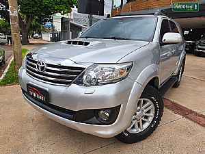 Hilux Sw4 Srv D4-d 3.0 4x4 Tdi Automático Diesel 7 Lugares 2011/2012 em Campo Grande - MS