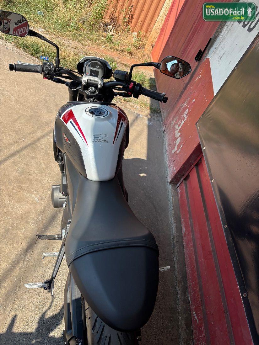 TRIUMPH TRIDENT 660 TRIPLE TRIBUTE 2024/2025 — foto 3 de 5