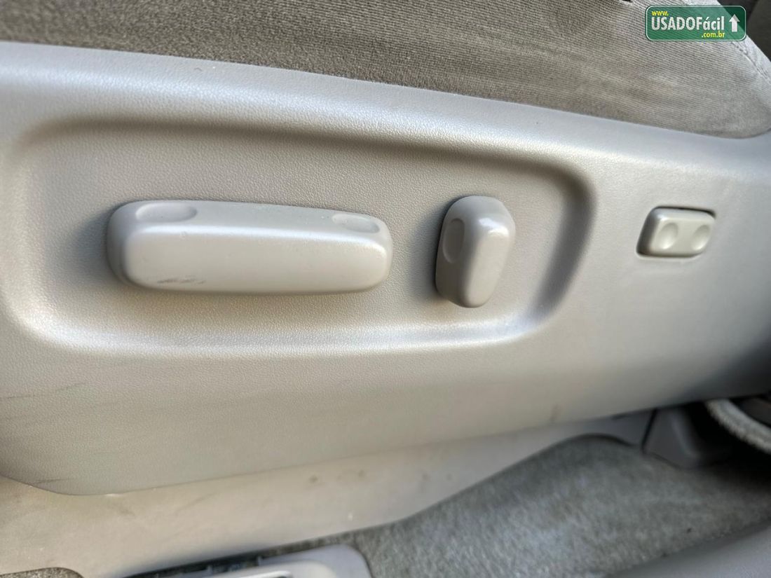 TOYOTA SIENNA LE 2006/2007 — foto 16 de 18