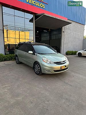 TOYOTA SIENNA LE