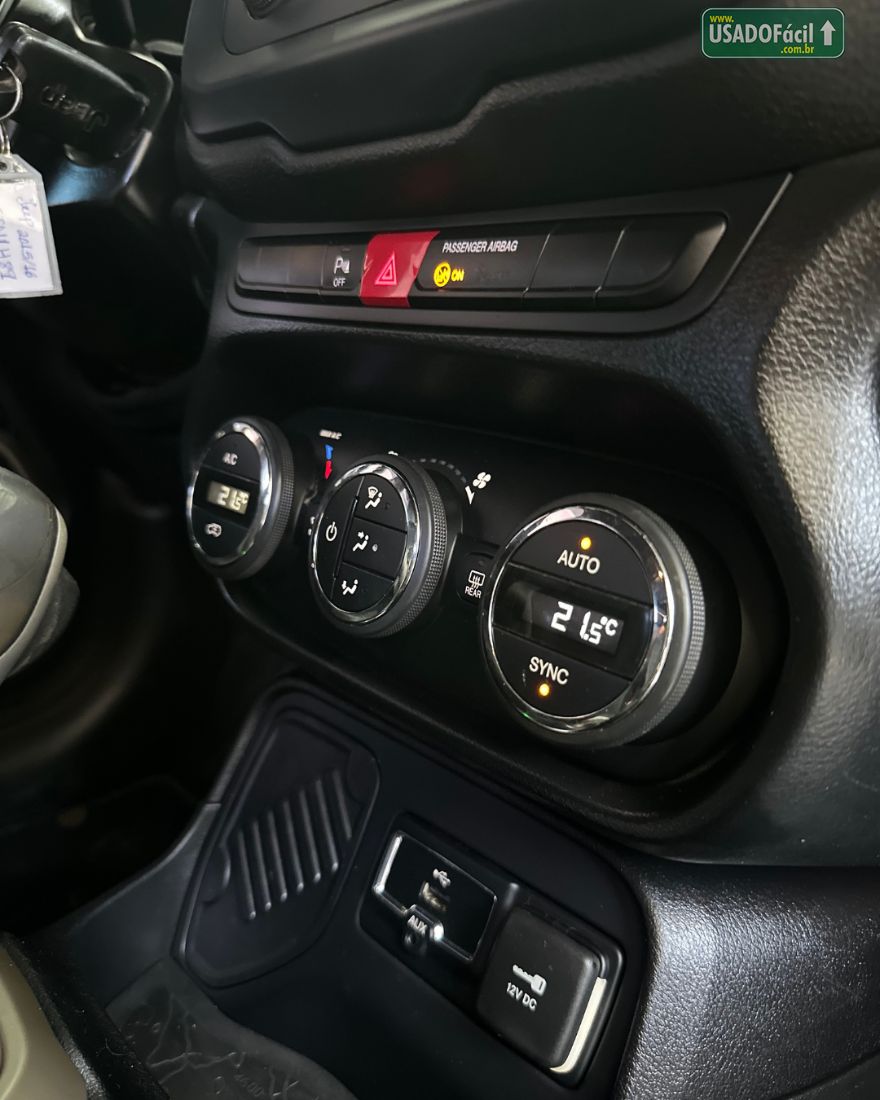 Jeep Renegade Longitude 1.8 4x2 Automático Flex 2015/2016 — foto 11 de 15